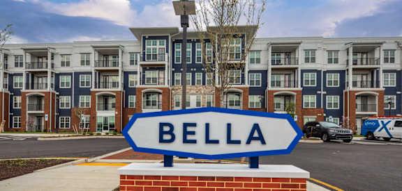an arrow sign in front of an apartment building at The Bella at Westchester, Midlothian, VA, 23113