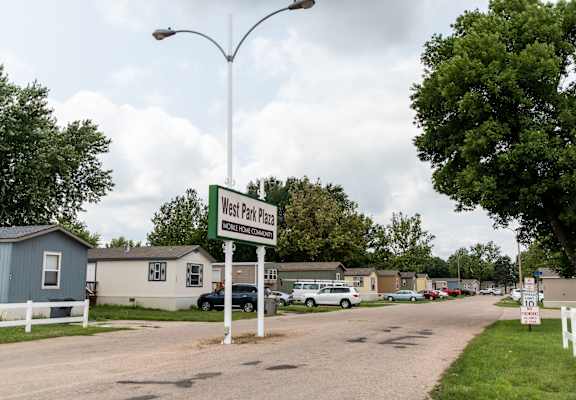 a street sign in front of a row of houses at West Park Plaza in Grand Island, NE
