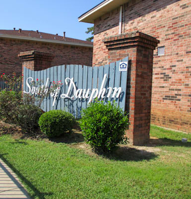 A brick building with a sign that says "South Dakota" on it.