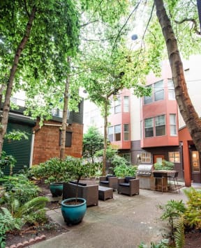 Seattle Apartments - Ellis Court Apartments - Common Courtyard and Gas Grill