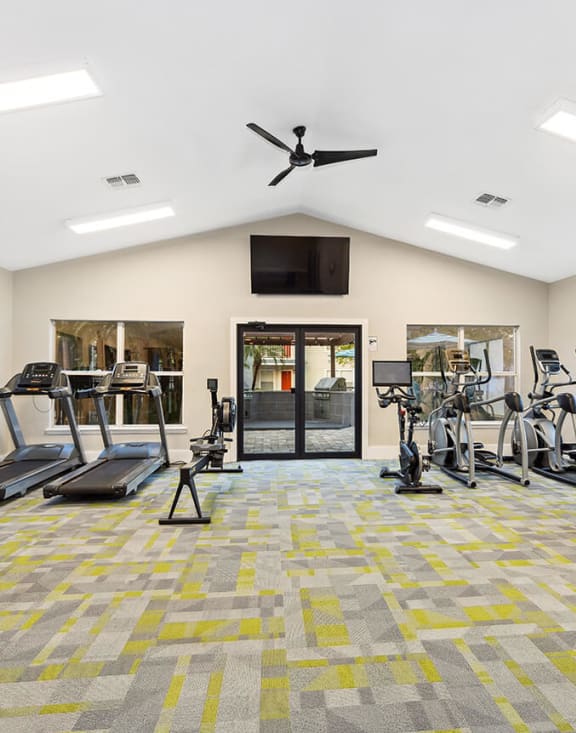 Community Fitness Center with Equipment at Retreat at Crosstown Apartments in Riverview, FL-MEDAM.