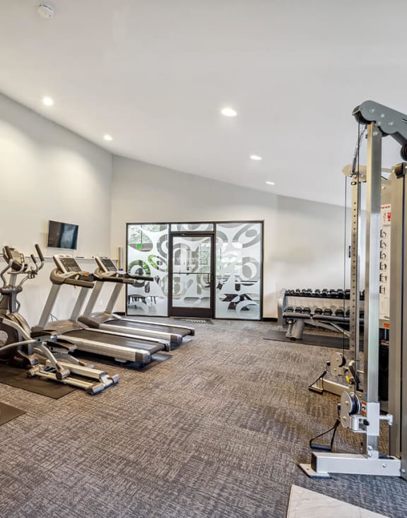 Community Fitness Center with Equipment at Grammercy Apartments located in Renton, WA-MEDAM.