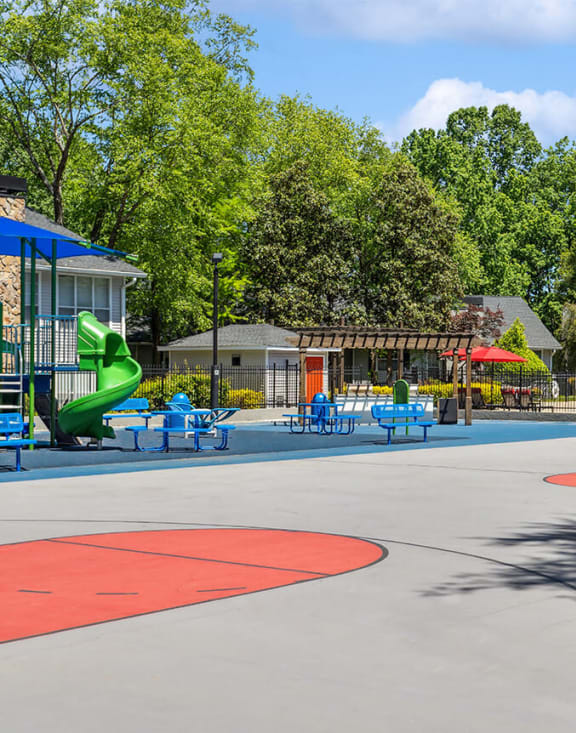 Basketball and playground at Dunwoody Village