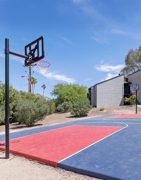 Basketball court at Hampton Park