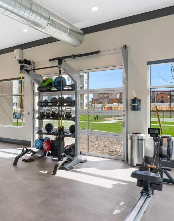 Community Fitness Center with Equipment at Glen 91 Apartments located in Glendale, AZ-MEDAM.