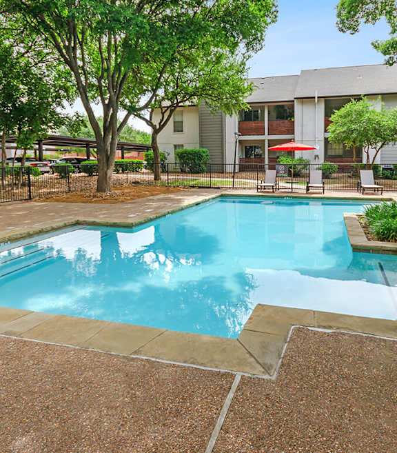 Community Swimming Pool at Autumnwood Apartments located in Arlington, Texas.