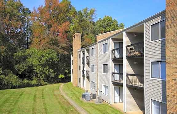 Lush Green Landscape at Ridgewood Apartments, Greensboro, NC