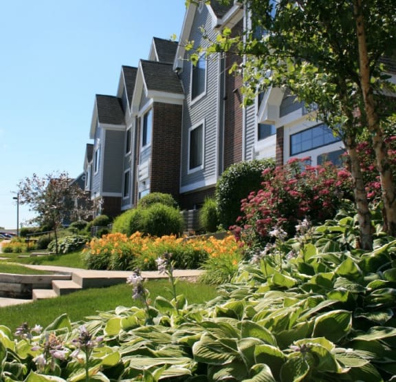 Outside View at Autumn Lakes Apartments & Townhomes in Mishawaka, IN