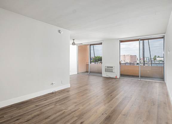 Unfurnished Living Area at Menlo Terrace Apartments, Los Angeles, 90006