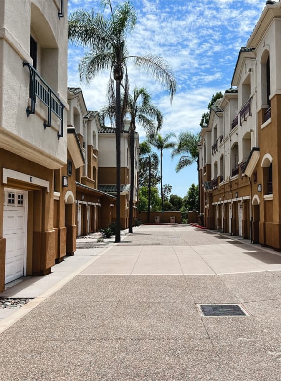 a view of the courtyard in the villas at shadow creek in irvine, ca