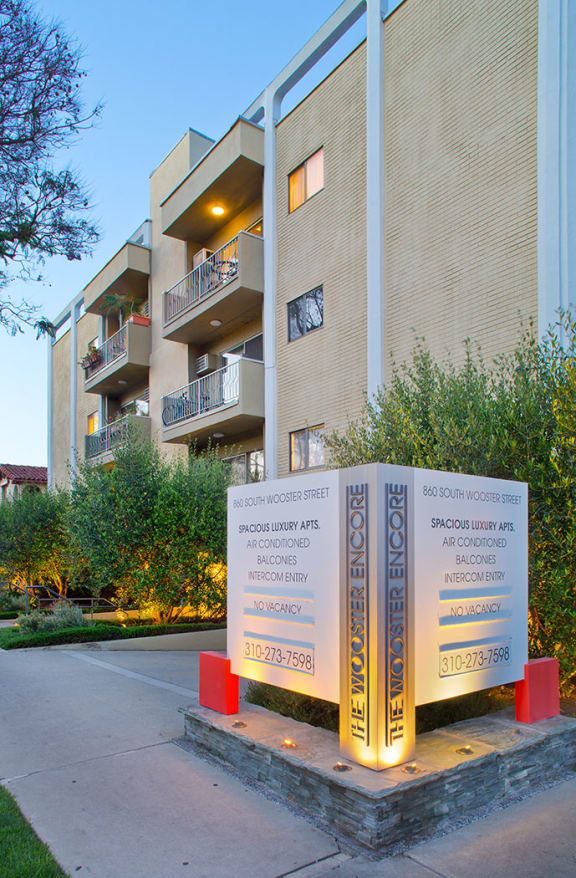 A sign for the 860 Wooster apartment complex.