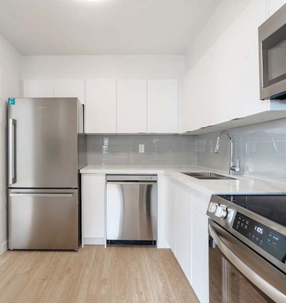 Kitchen at 70 Park, California, L5G 1M5