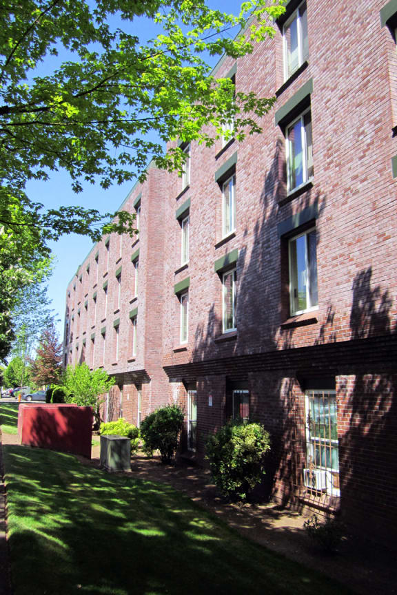 brick apartment building