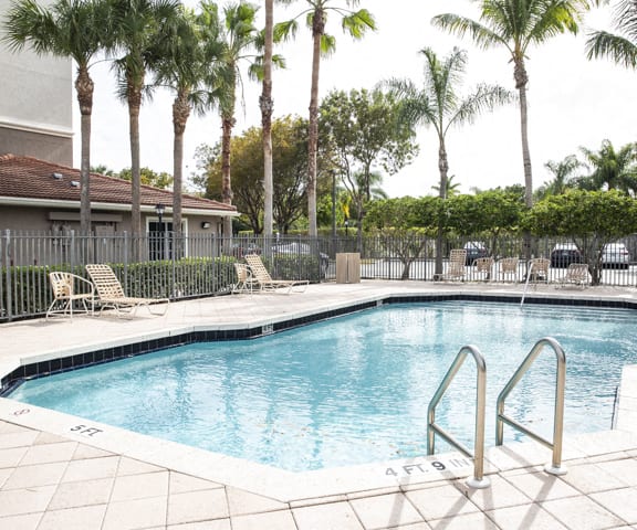 outdoor pool and pool area_Lakeside Commons Apartments West Palm Beach, FL