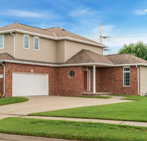 exterior of Cascade Pines in Lincoln, NE