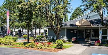 Hunt Club clubhouse exterior