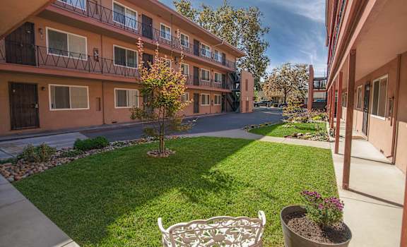 A view of a courtyard between two apartment buildings