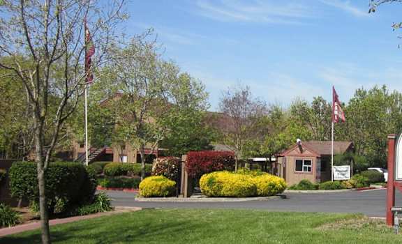 Country Club Villa Apartments Entrance