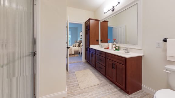 Linx-2x2N-MasterBathroom
