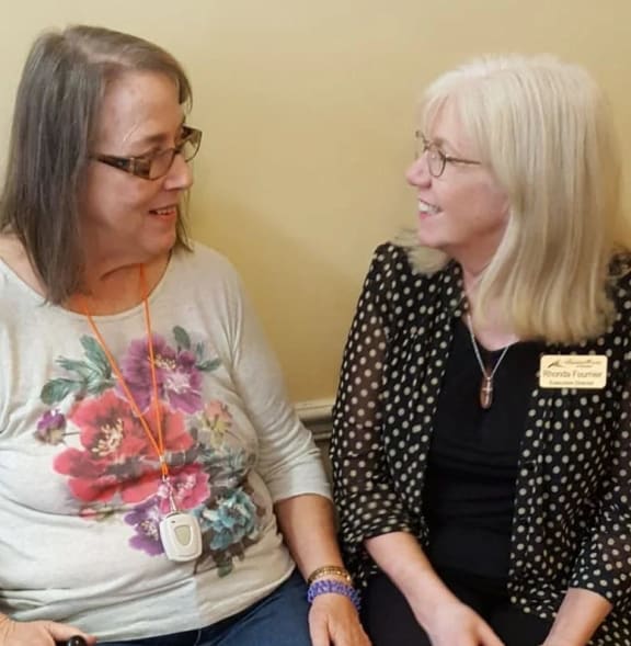 woman talking at Savannah Court of Brandon, Brandon, FL, 33510