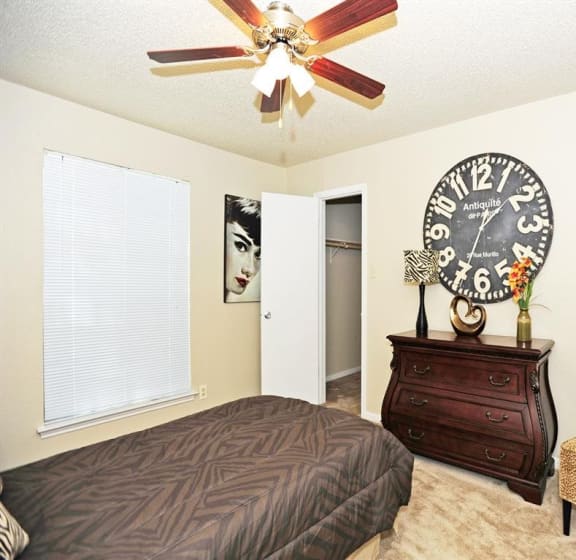 cozy carpeted bedroom at Summit Ridge Apartments in Temple, TX