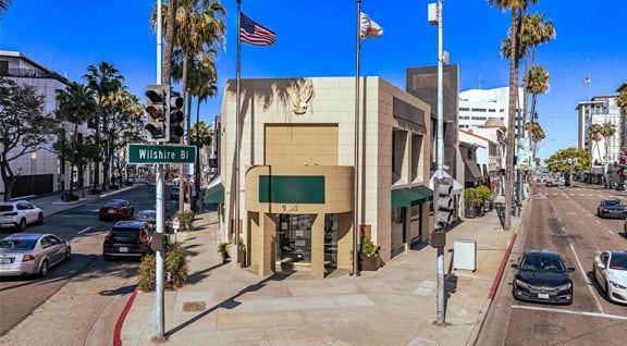 a building on the corner of a city street with a street sign