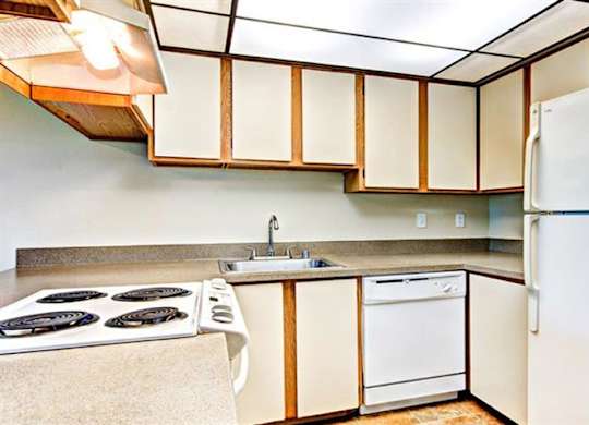 Milton Apartments - Autumn Village Apartments - Kitchen