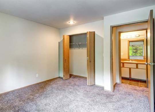Milton Apartments - Autumn Village Apartments - Second Bedroom