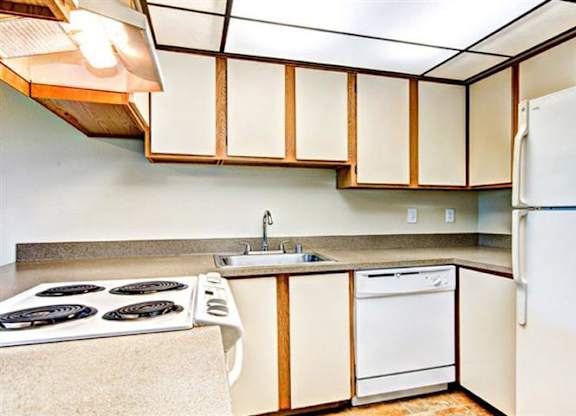 Milton Apartments - Autumn Village Apartments - Kitchen