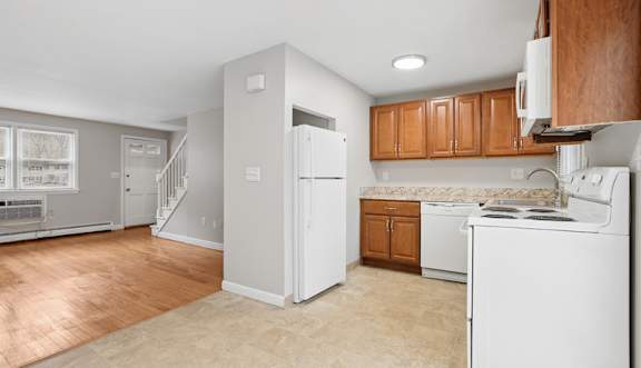 Fully Furnished Kitchen at Fox Hill Commons, Vernon, Connecticut