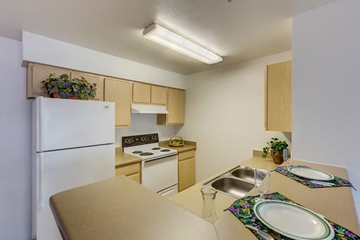 View of Kitchen | Forest Creek Apartments in Spokane, WA 99208
