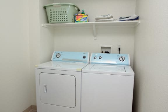 Washer and Dryer in Denver Apartments Near DIA
