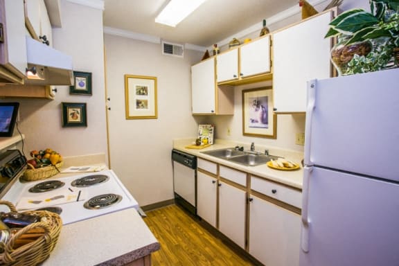 Santa Fe Apartments for Rent with Full Kitchen, Refrigerator, Dishwasher, and Garbage Disposal