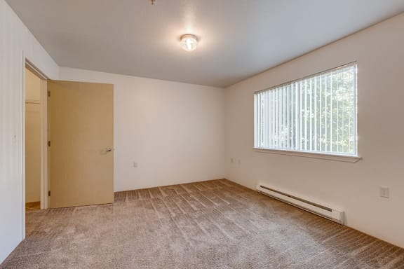 Spacious Bedrooms at FOREST CREEK APARTMENTS, Spokane, WA