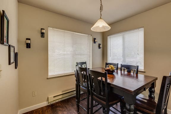 Dining Area at THE MEADOWS BY VINTAGE, Bellingham Washington