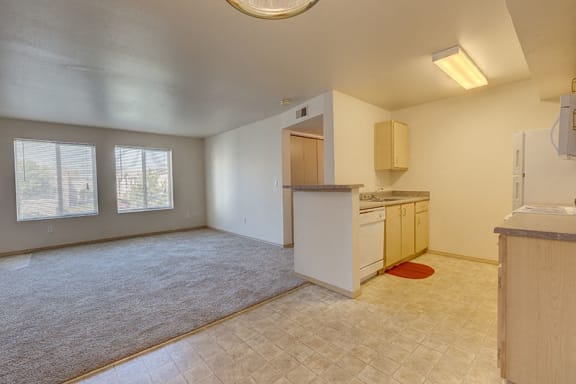 Dining area at SILVER CREEK, Pasco