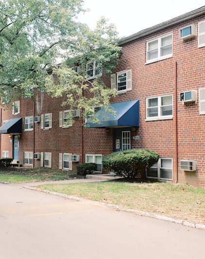 Exterior Landscape at Grant Meadows Apartments, Philadelphia