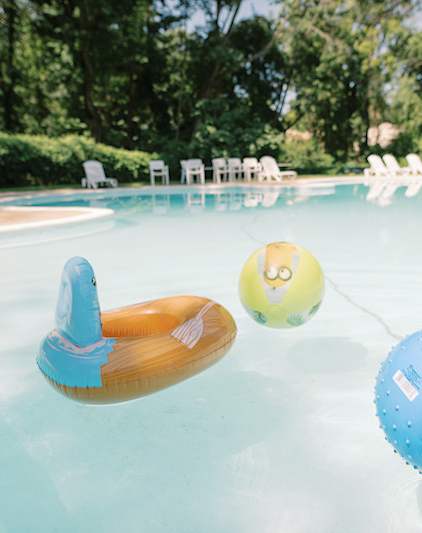 Sparkling Pool at Grant Meadows Apartments, Pennsylvania