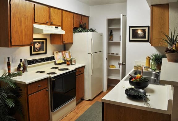 Full kitchen at North east Albuquerque apartments for rent