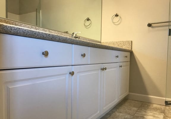 Maroa Court Bathroom