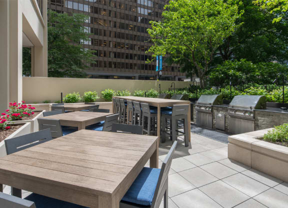 Grill Stations at Columbus Plaza, Chicago, IL, 60601