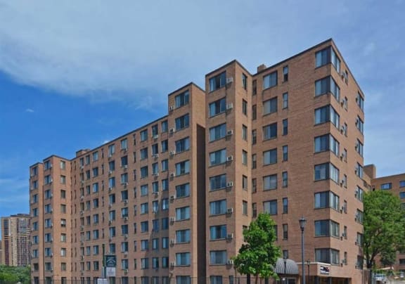 a large brick apartment building with a blue sky in the background