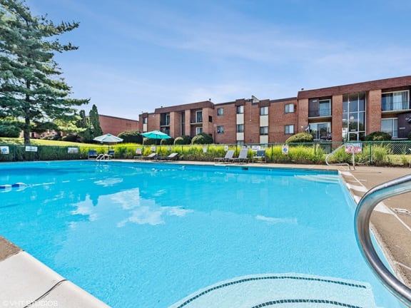 apartment complex in Florence, KY