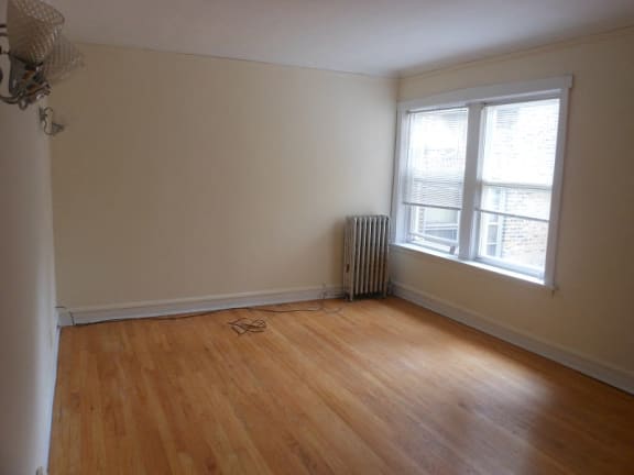 4651 N Manor Living Room 2