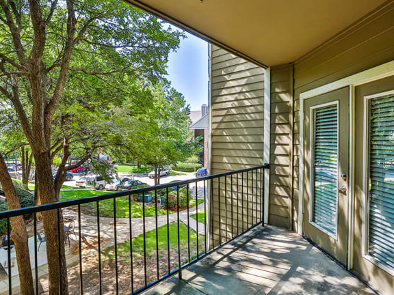 Patio balcony at apartments near me 75063