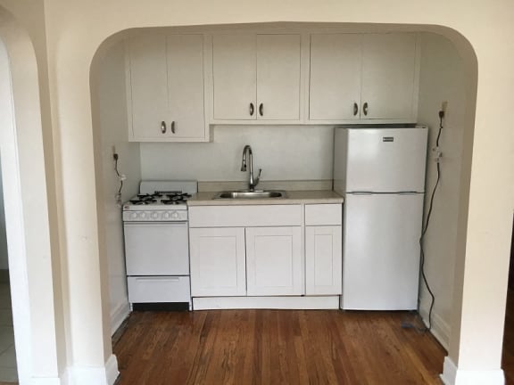 4106 N Kedzie Ave Kitchen