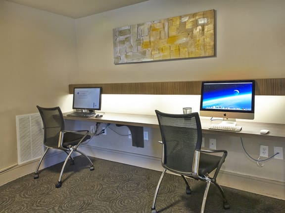Cyber Cafe with Computers and Printer at Dallas Apartment Near Trinity River