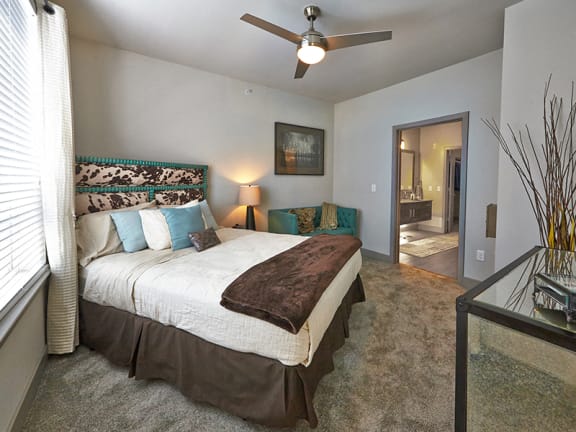 Spacious Model Bedroom with Privacy Blinds at Dallas Apartment Near Highland Park