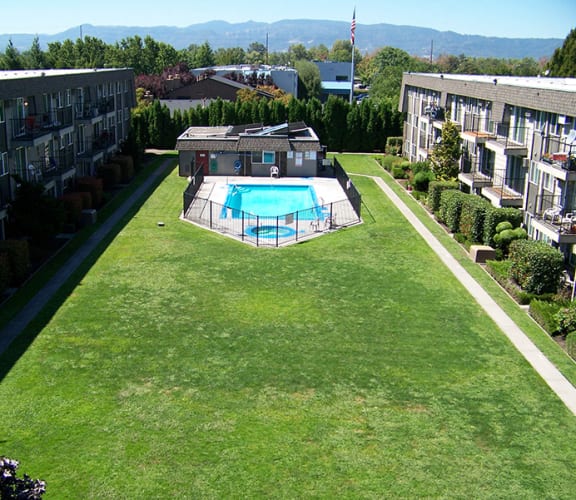 Valley Pines Apartments in Medford, OR