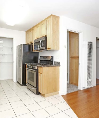 Kitchen with appliances l Park Brentwood CA Apartments for rent